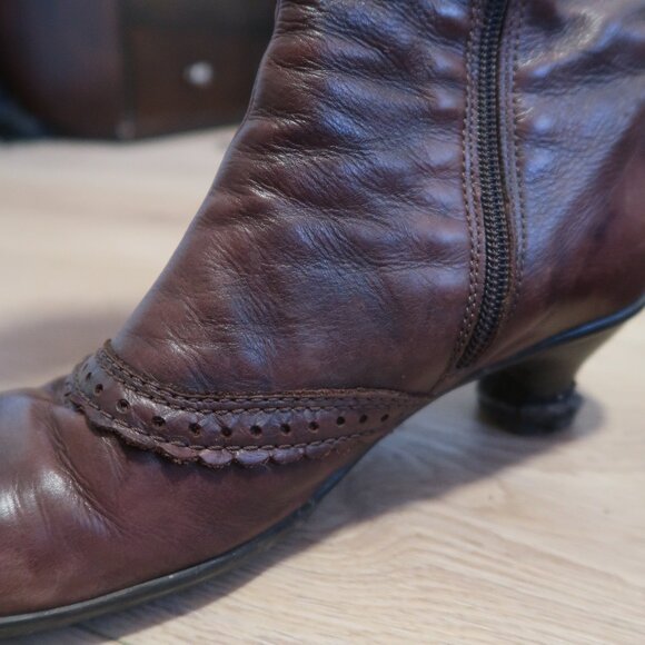 Brown Calf-Length Boots - Picture 5 of 6